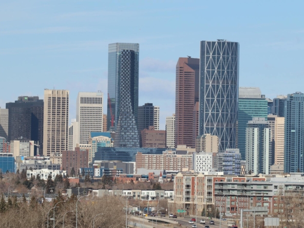 calgary skyline with iconic tall towers